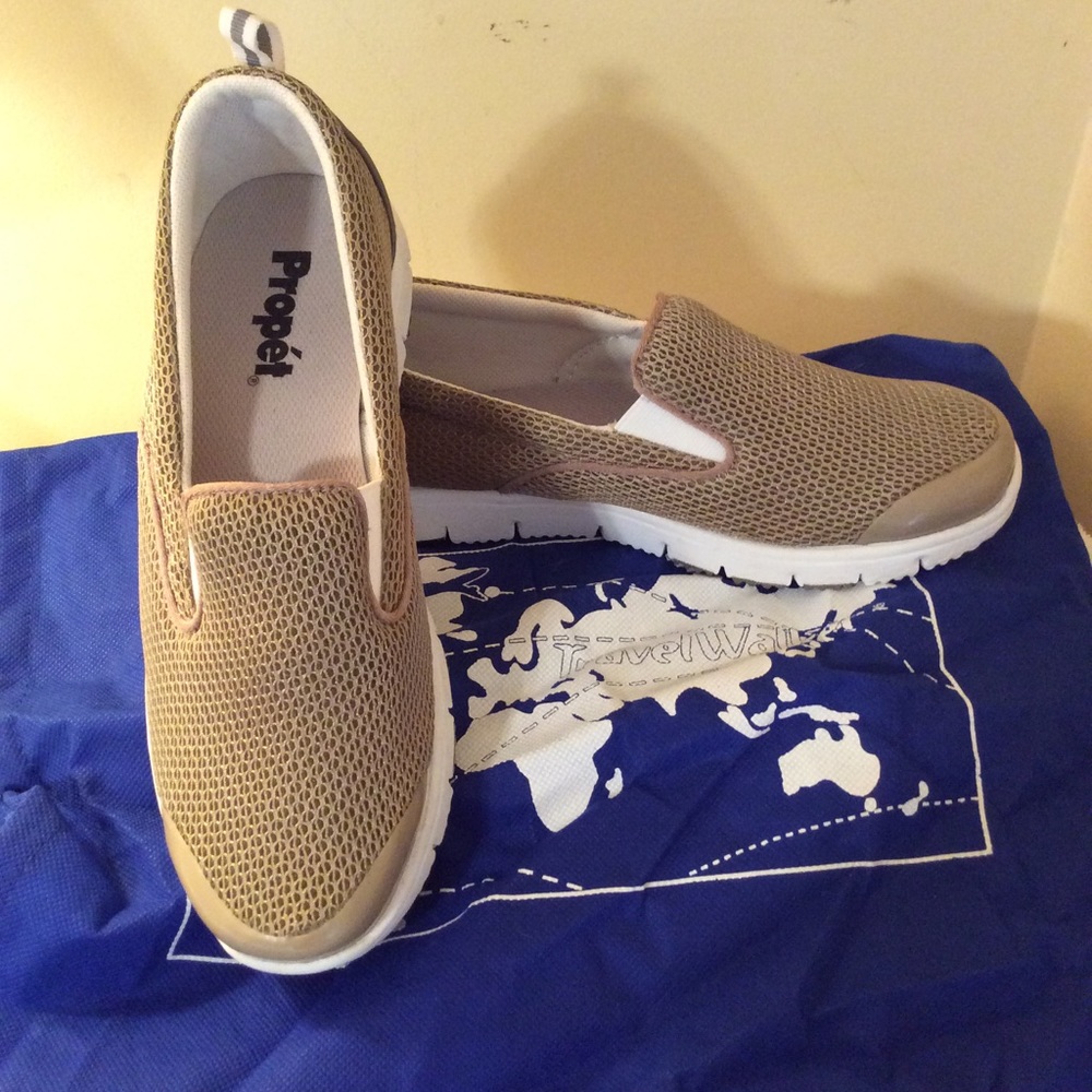 Propét Taupe  Size 7 Travel Walker Lo Pro